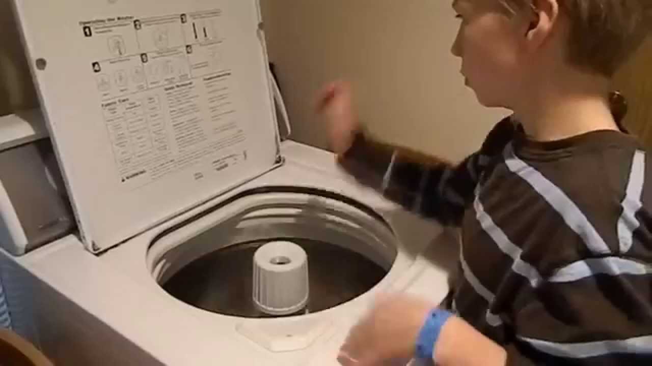 “Whirled Beat” 10-year-old boy drumming washing machine (original version)