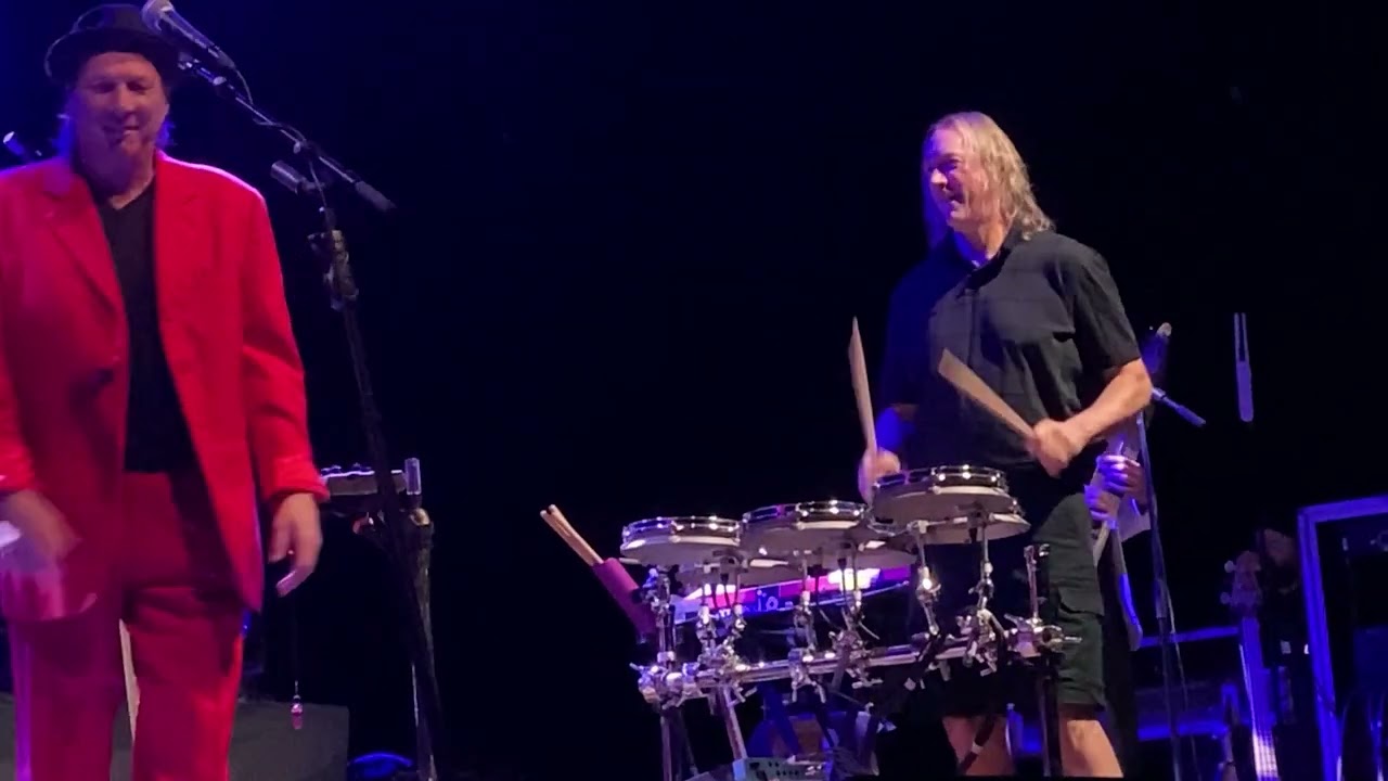 Waiting Man - Beat (Levin, Belew,Carey,Vai) Lynn, MA 12-6-2024 Play 80s King Crimson